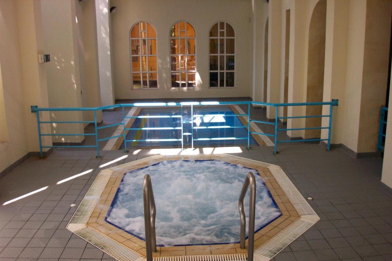 Twin Trees Hotel & Leisure Club Ballina  Exterior photo